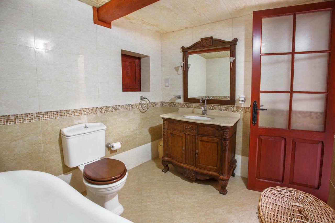 Il-Veduta Holiday Farmhouse With Sunny Private Pool In Island Of Gozo Gharb  Ngoại thất bức ảnh